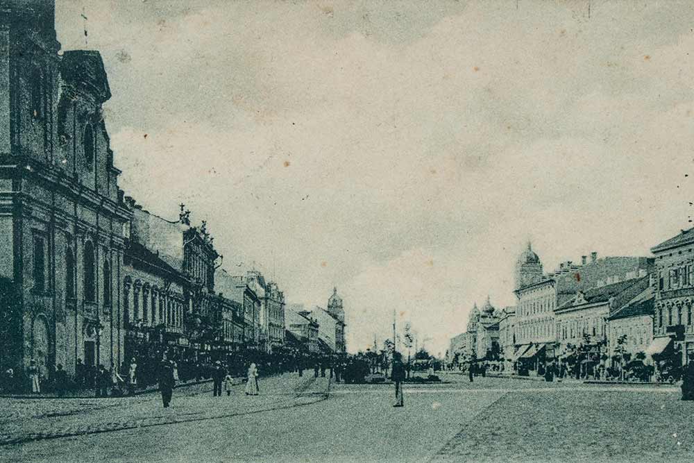 Трг Андраши (Стара минoritска црква)